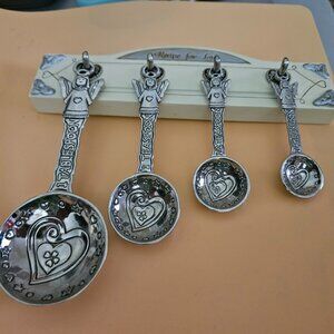 ganz angel hearts measuring spoons with hanging rack
